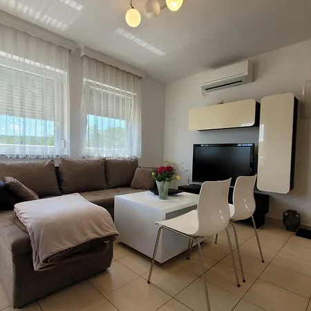 Dani 2 By Interhome * 말린스카